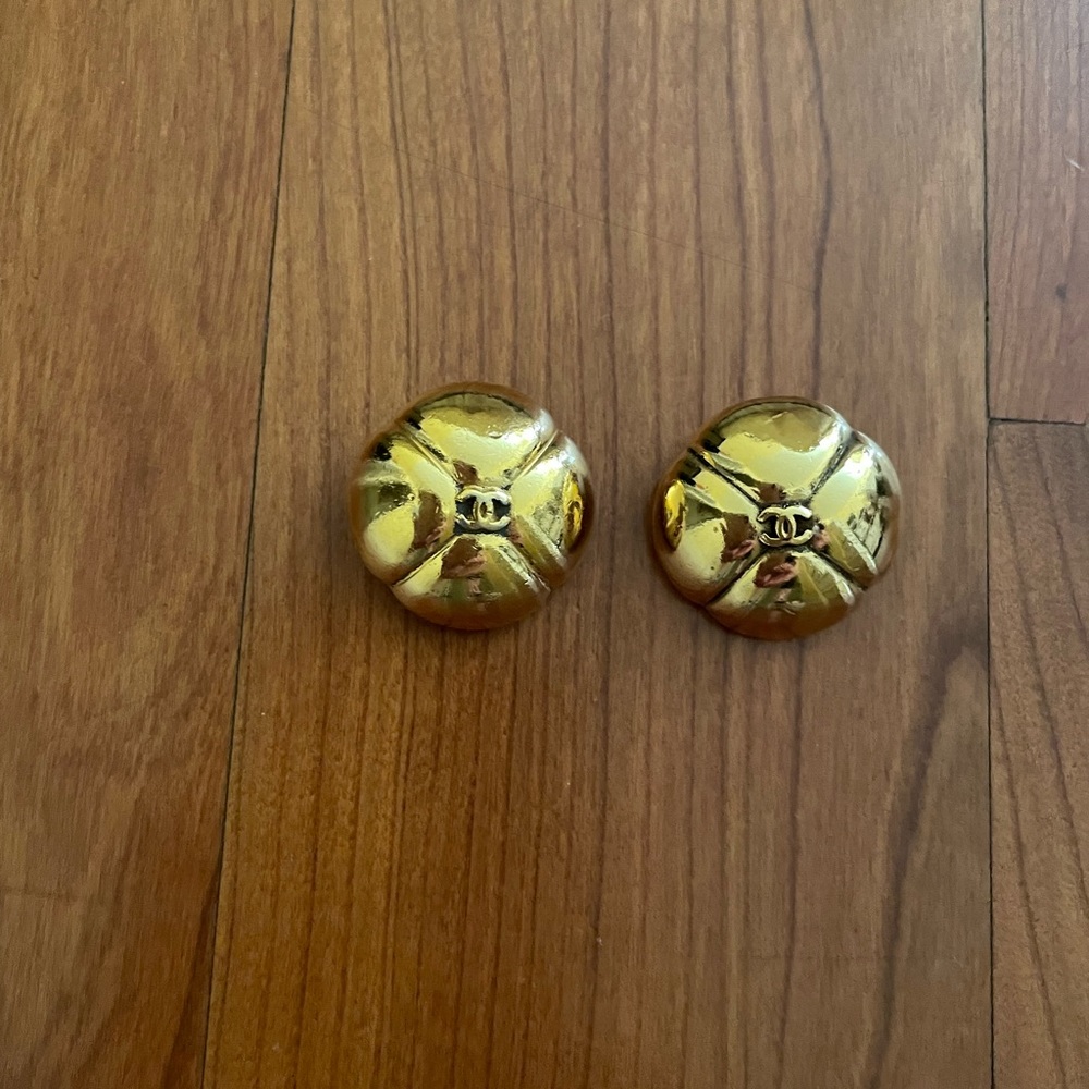 CHANEL clip earrings